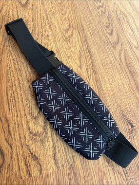 NWOT Oak and Reed Belt Bag